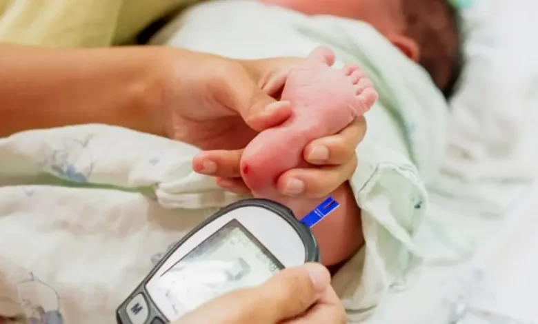 فحوصات حديثي الولادة